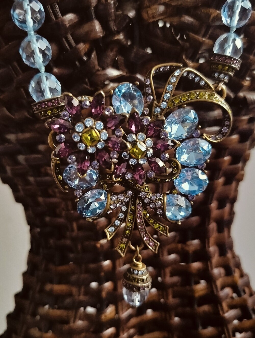Heidi Daus statement necklace